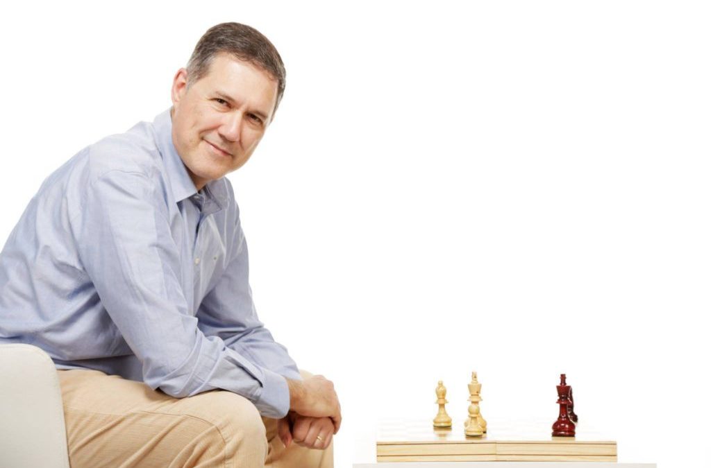 El gran maestro internacional de ajedrez Miguel Illescas visita Hammam Al Ándalus